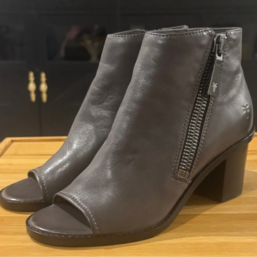 Frye Brielle Charcoal Leather Peep-Toe Ankle Booties Women’s 6M Like New
